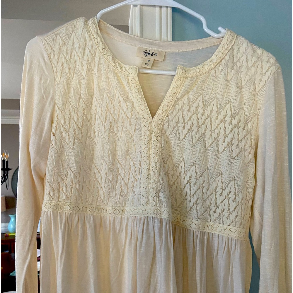 Women’s peasant style top, size xs.